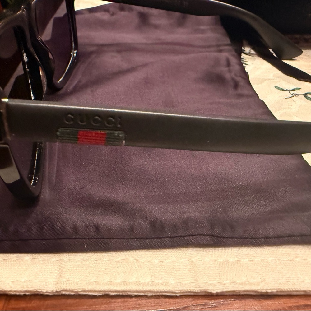 Gucci Dark Frame Sunglasses - Picture 3 of 5